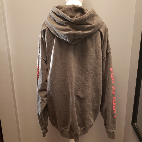 PrettyLittleThing Worldwide Oversized Graphic Hoodie - Picture 3 of 4